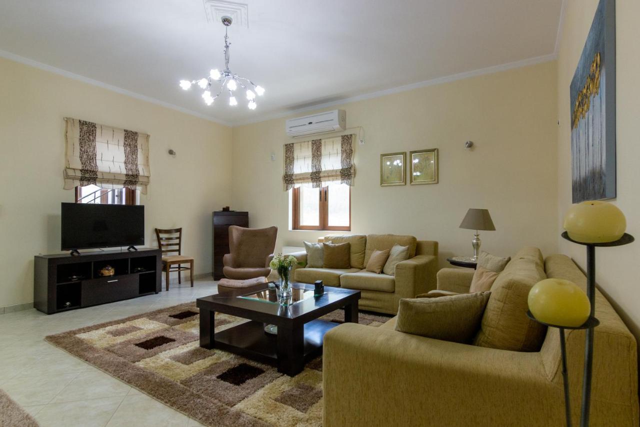 Апартаменти Katerina & Elia'S Family House Леонідіон Екстер'єр фото