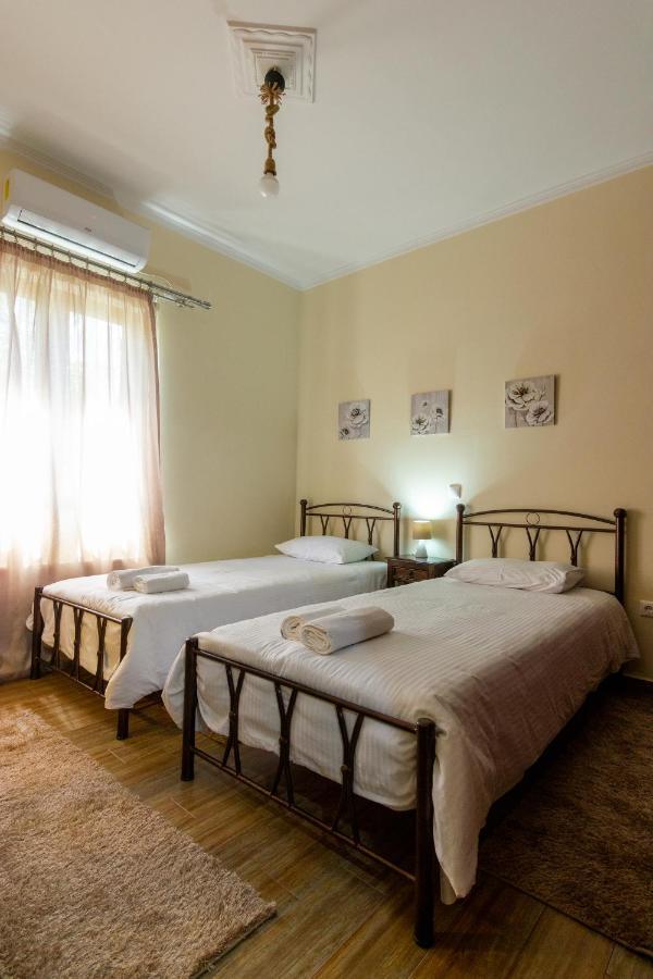 Апартаменти Katerina & Elia'S Family House Леонідіон Екстер'єр фото