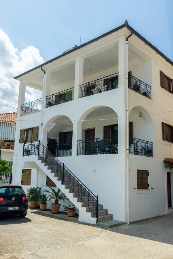 Апартаменти Katerina & Elia'S Family House Леонідіон Екстер'єр фото