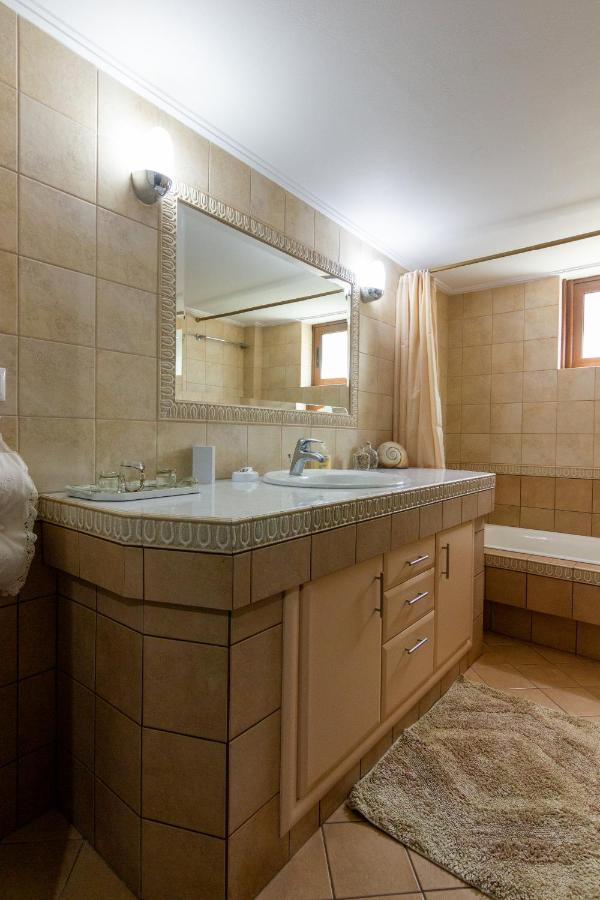 Апартаменти Katerina & Elia'S Family House Леонідіон Екстер'єр фото