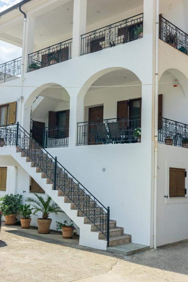 Апартаменти Katerina & Elia'S Family House Леонідіон Екстер'єр фото